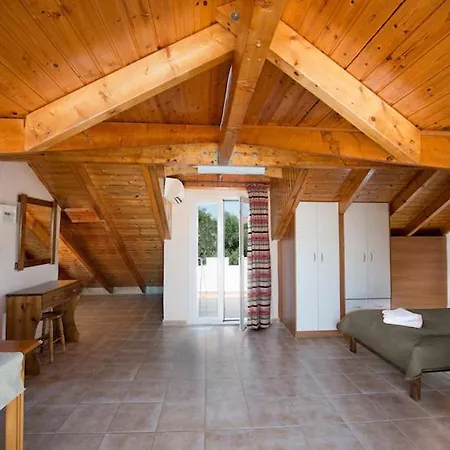 Theros Retreat Apartmanhotel