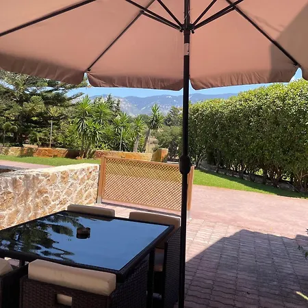 Theros Retreat Hotel apartamentowy 4*