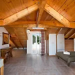 Theros Retreat Apartahotel