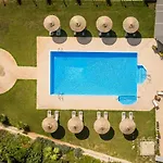 Апарт-отель Theros Retreat