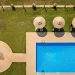 Theros Retreat Апарт-отель