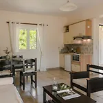 Theros Retreat Апарт-отель 4*