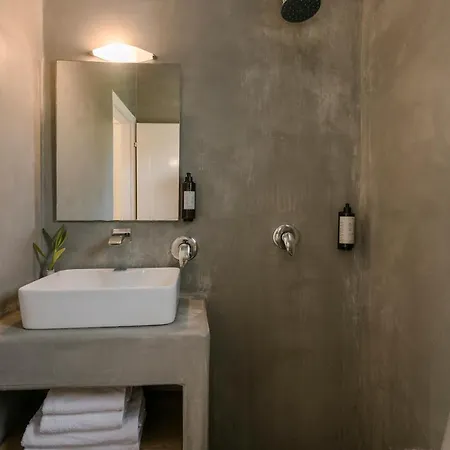 Theros Retreat Apart Otel