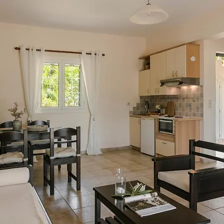 Theros Retreat شقة فندقية 4*