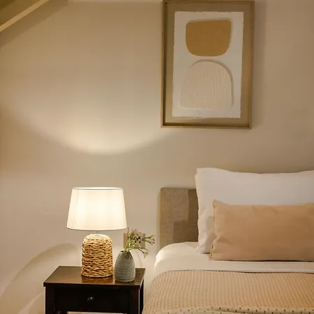 Theros Retreat Apart Otel